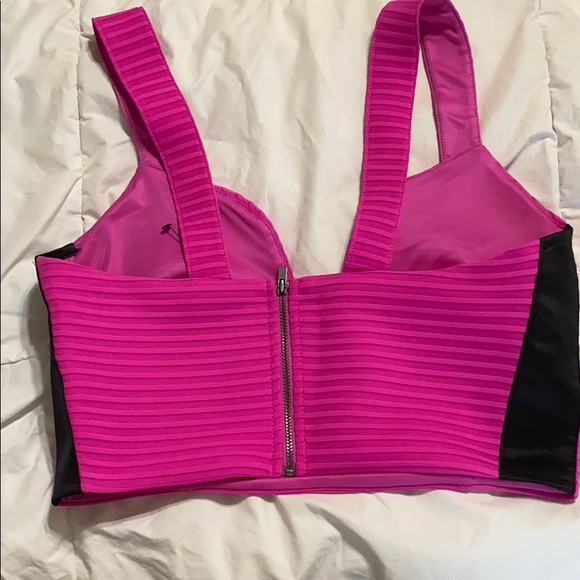 Express Crop Top - Picture 2 of 3